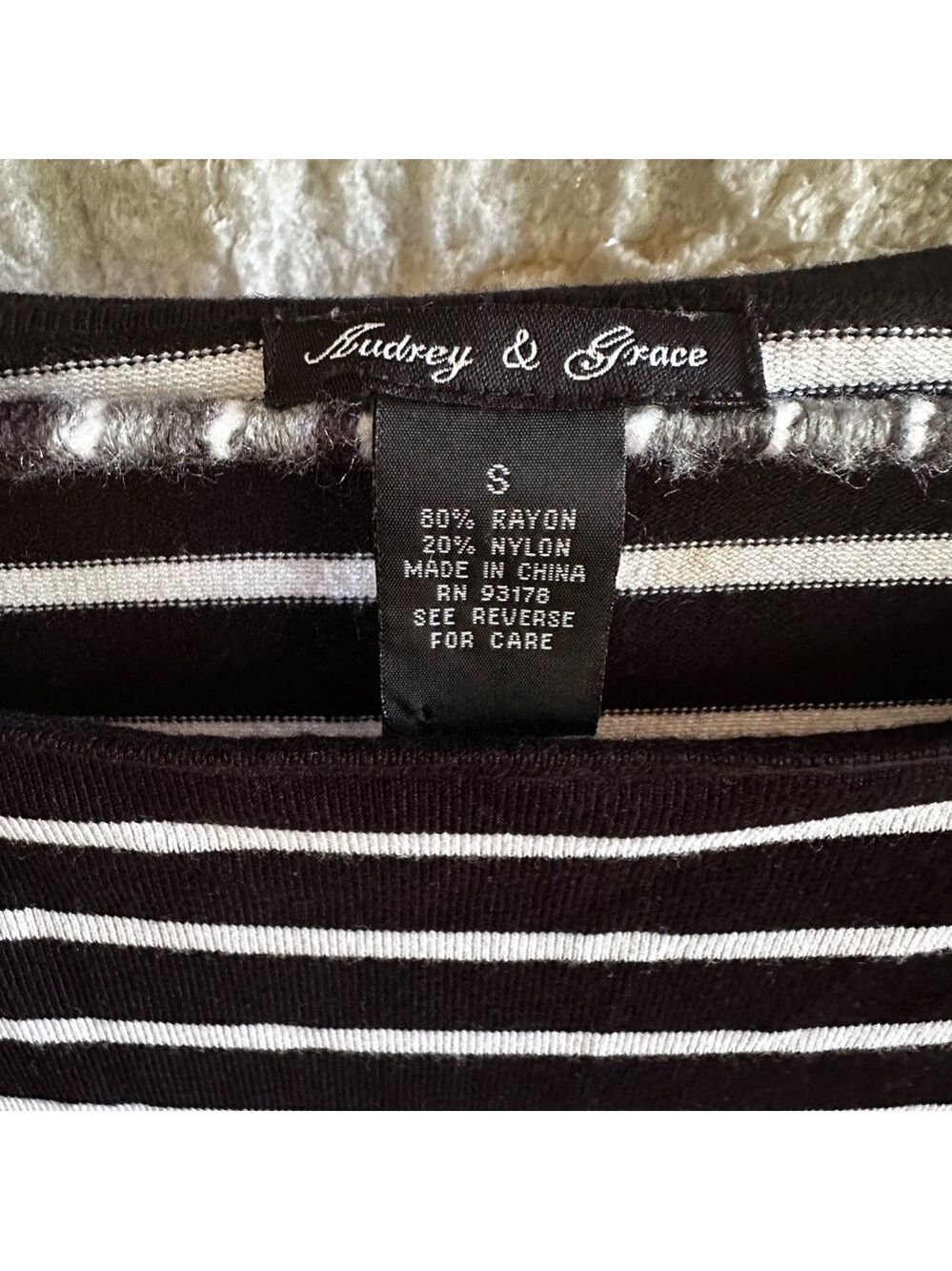 Audrey & Grace Black and White Fitted Ribbed Blouse Small - Picture 2 of 5